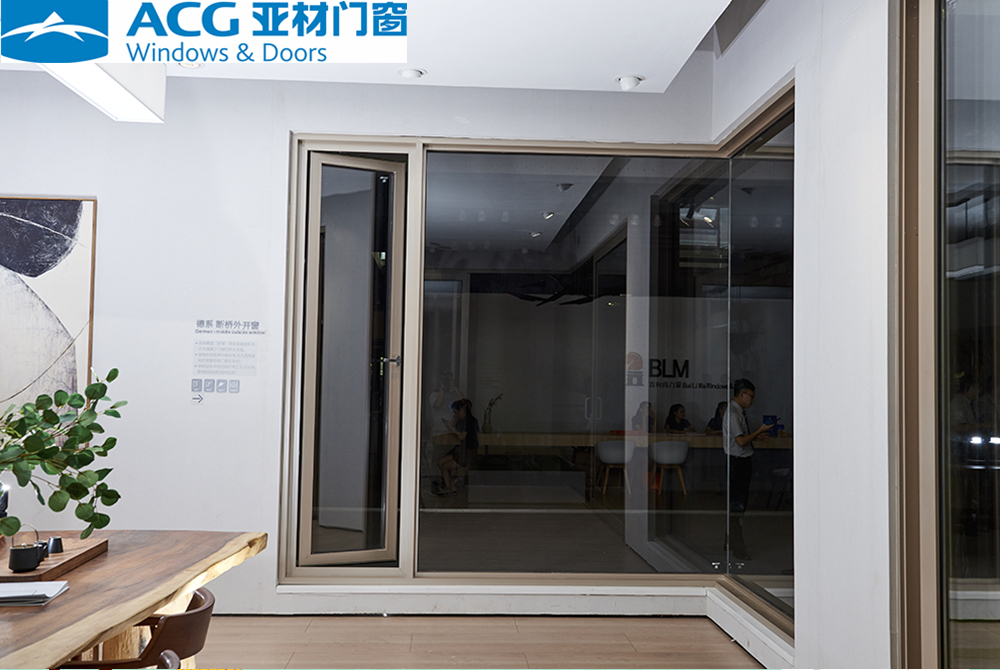 酷暑炎熱，怎可缺少在家空調(diào)底下的涼快